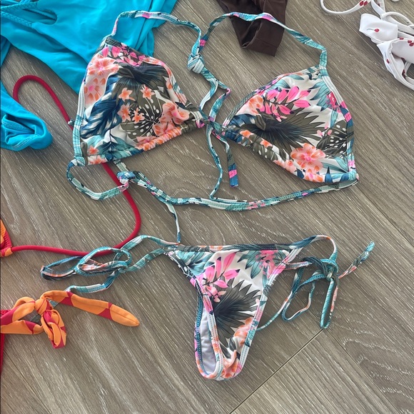 Bikini bundle - Picture 5 of 6